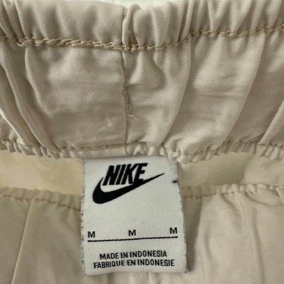 Nike Parachute Pants - Picture 4 of 4